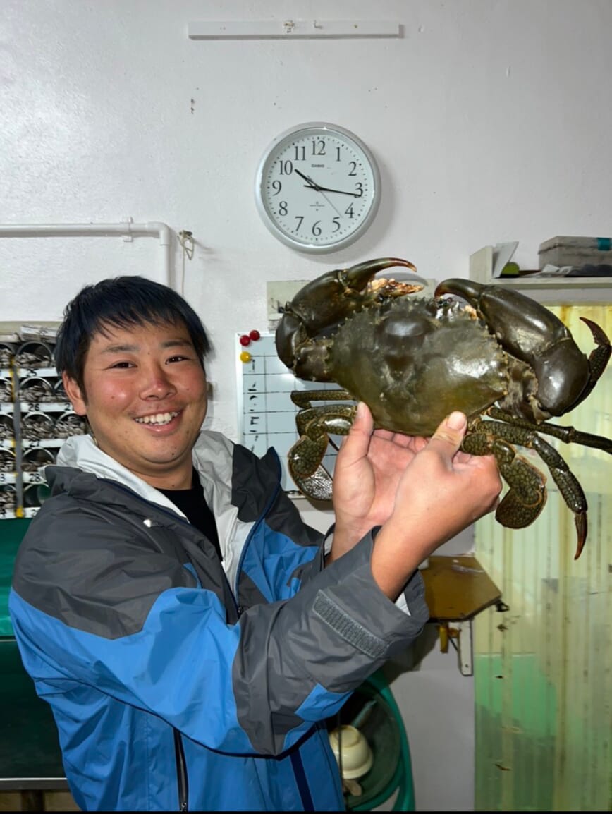 ｜「え、何この魚」「奇跡みたいな遭遇」手のひらサイズの『カジキ』を捕獲したら“大バズり”。リポストといいねが大変なことに。「背びれとくちばしもありました」