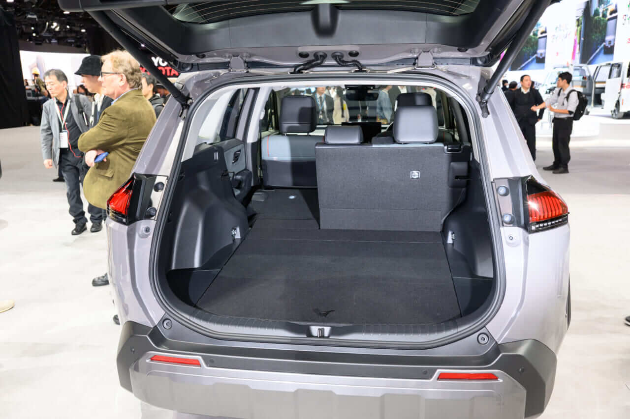 ｜「絶対買います」「ようやく来たか」ついに登場する『新型RAV4』をトヨタが公開。“洗練されすぎ”デザインで注目集まる。