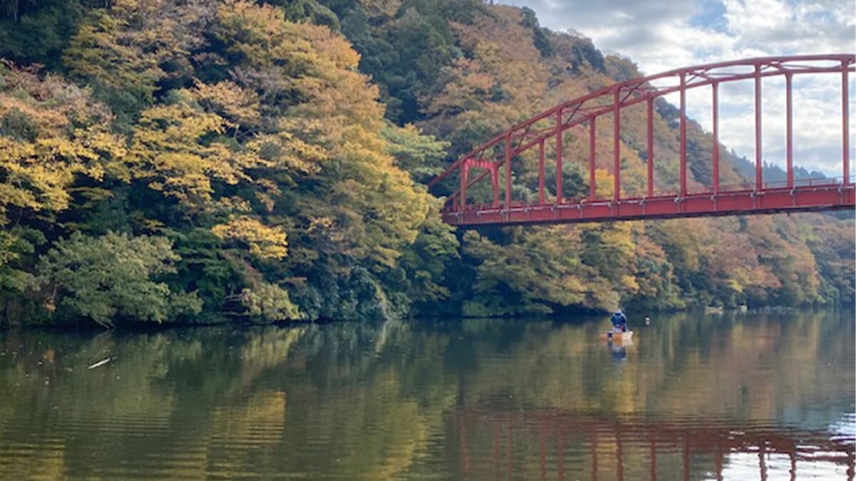 ｜ニジマス放流後の亀山湖へビッグフィッシュ狙いに。ルアーのテストをしながら巻き続けたら…。