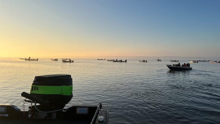 28艇が出場するペアトーナメント。プラではグッドサイズ！「これがこの時期かなり強くなる釣法です」