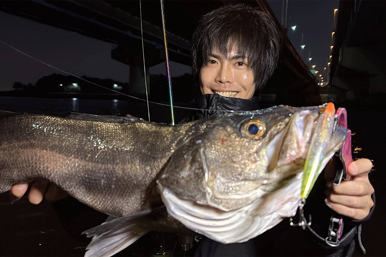 ｜2025年の東京湾を振り返りながらシーズナルパターンを解説。オススメルアーと釣り方は？「大型のシーバスにも出会えました」