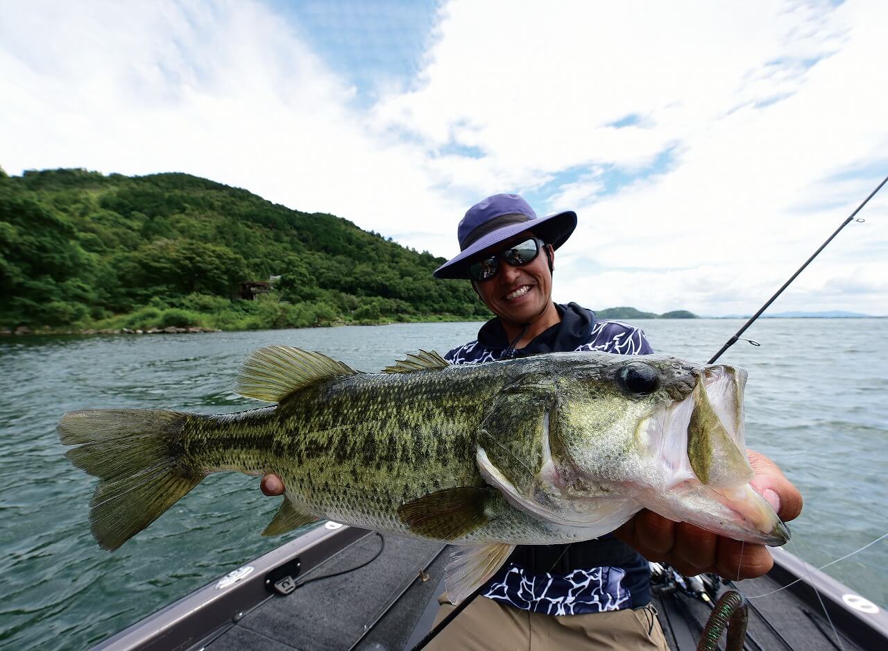 ｜ブラックレーベル3本で3匹釣る！タフな琵琶湖で大人気ガイドが奮闘!!