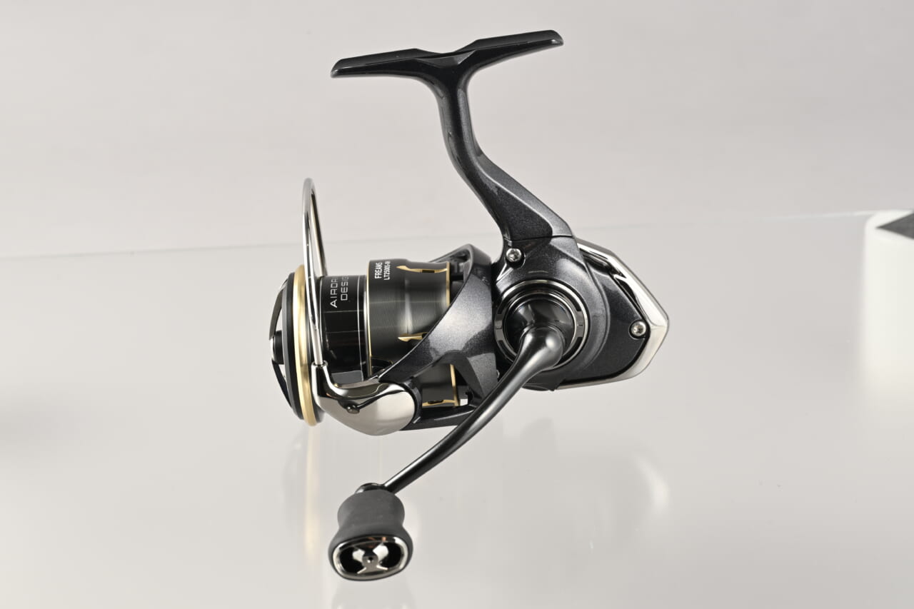 ｜5年ぶりのモデルチェンジ。DAIWAから待望の『26フリームス』が登場。エアドライブデザイン採用で価格以上のハイコスパリールに変貌。