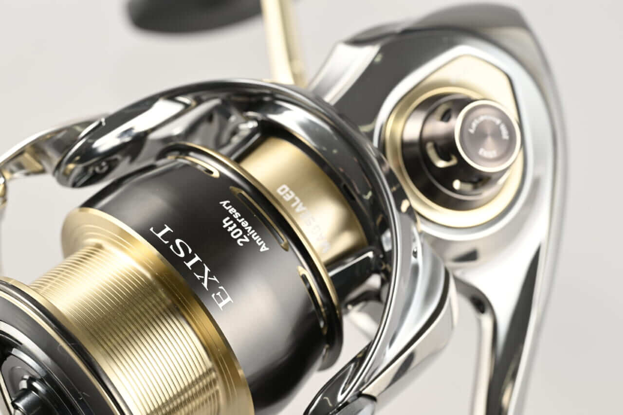 |「初代を彷彿…」DAIWAのイグジストに“20周年記念”モデルが登場。純正にはないデザインで、注文殺到間違いなしか…?