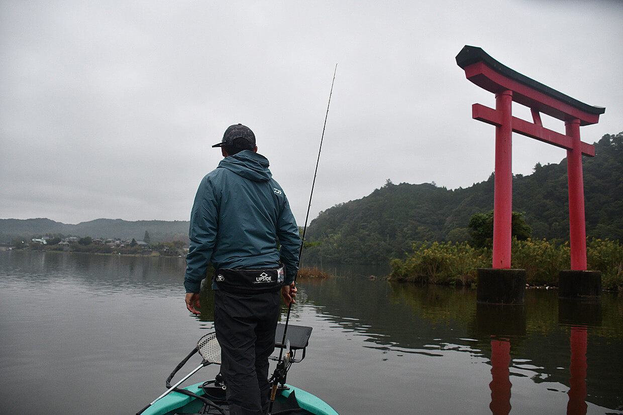 ｜亀山ダムで56cmのバスを釣れ！鬼畜すぎるお題にOVER31リアルトーナメント2025亀山戦優勝が挑む！