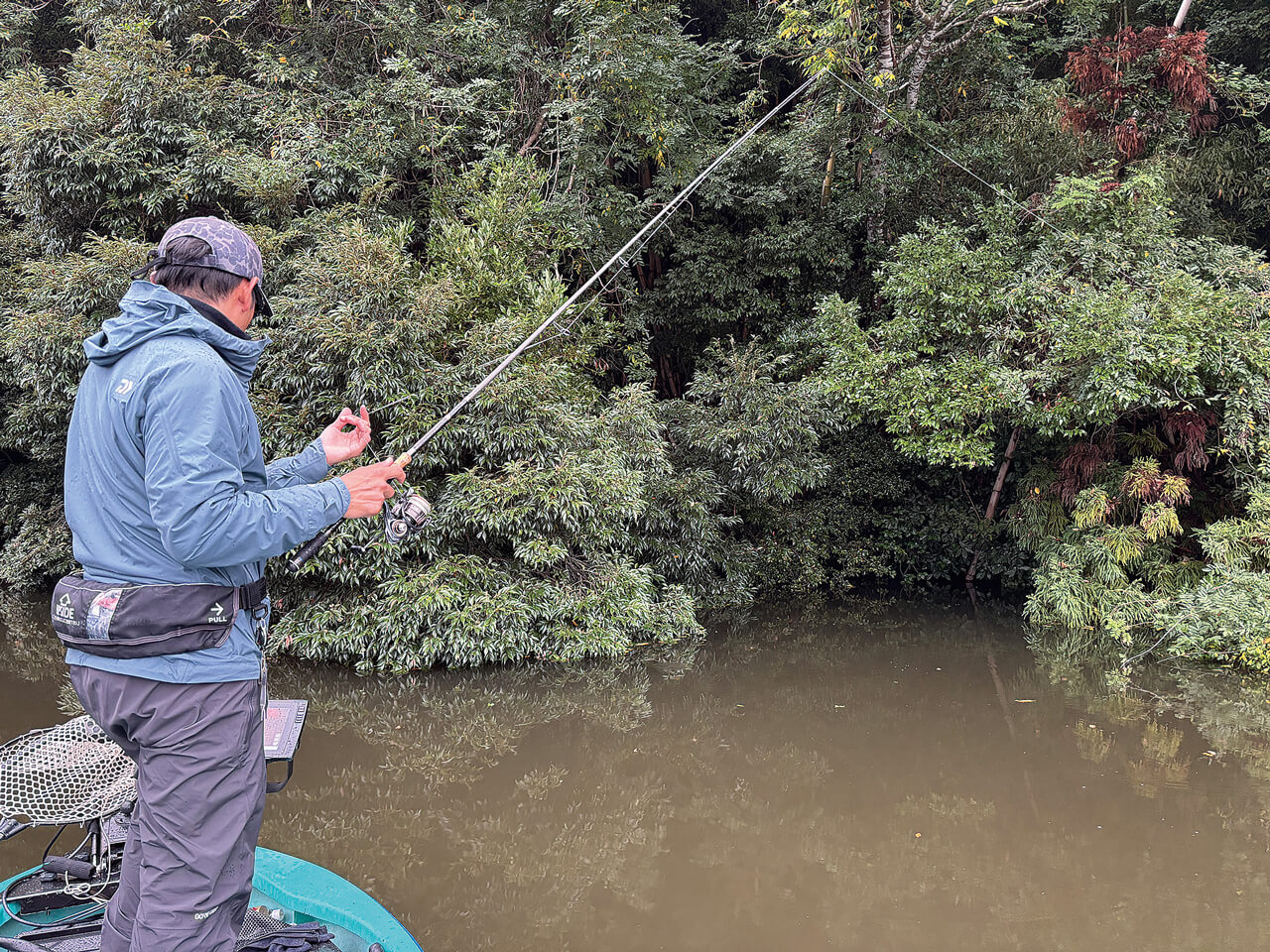 ｜亀山ダムで56cmのバスを釣れ！鬼畜すぎるお題にOVER31リアルトーナメント2025亀山戦優勝が挑む！