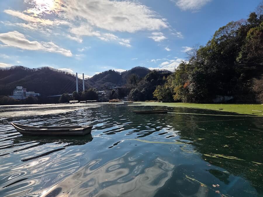 |減水3.8メートル「初めて橋脚の基礎を見た…」冬は溶岩エリアも凍るので釣りをする際はご注意を!