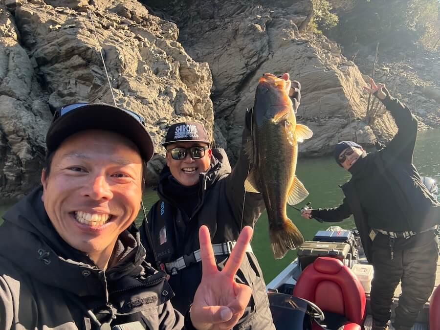 ｜「バイトが止まらずガブガブ状態」冬爆の二桁釣果！シンカーの重さを吟味することが、水中をしっかりイメージできる秘訣！