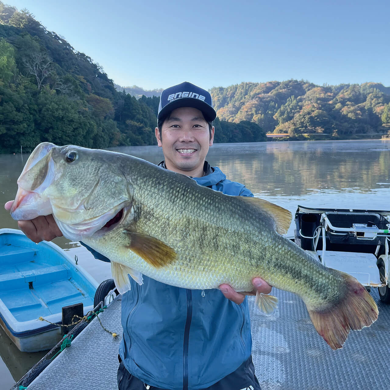 ｜亀山ダムで56cmのバスを釣れ！鬼畜すぎるお題にOVER31リアルトーナメント2025亀山戦優勝が挑む！