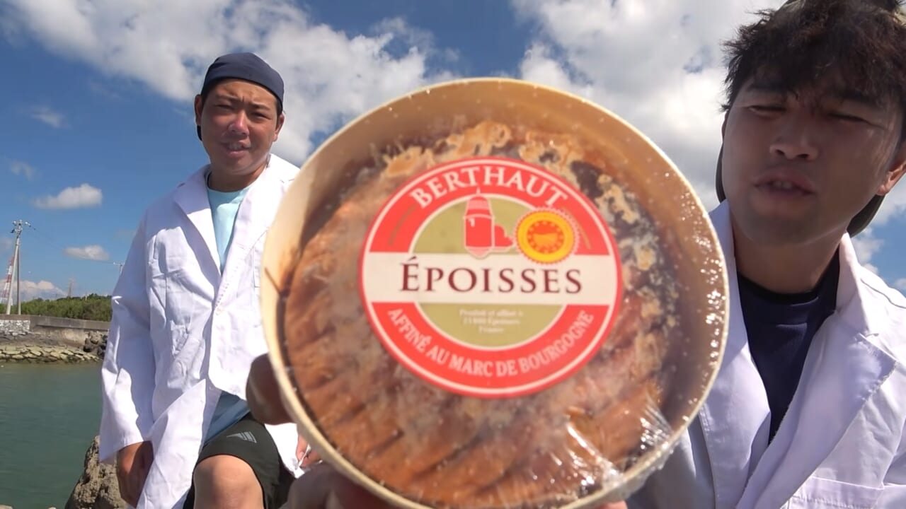 |「臭すぎる…」「悶絶級だわ」“世界一臭いチーズ”で釣りをした結果。気になる魚の反応が…。「これは最強のエサかもしれない」