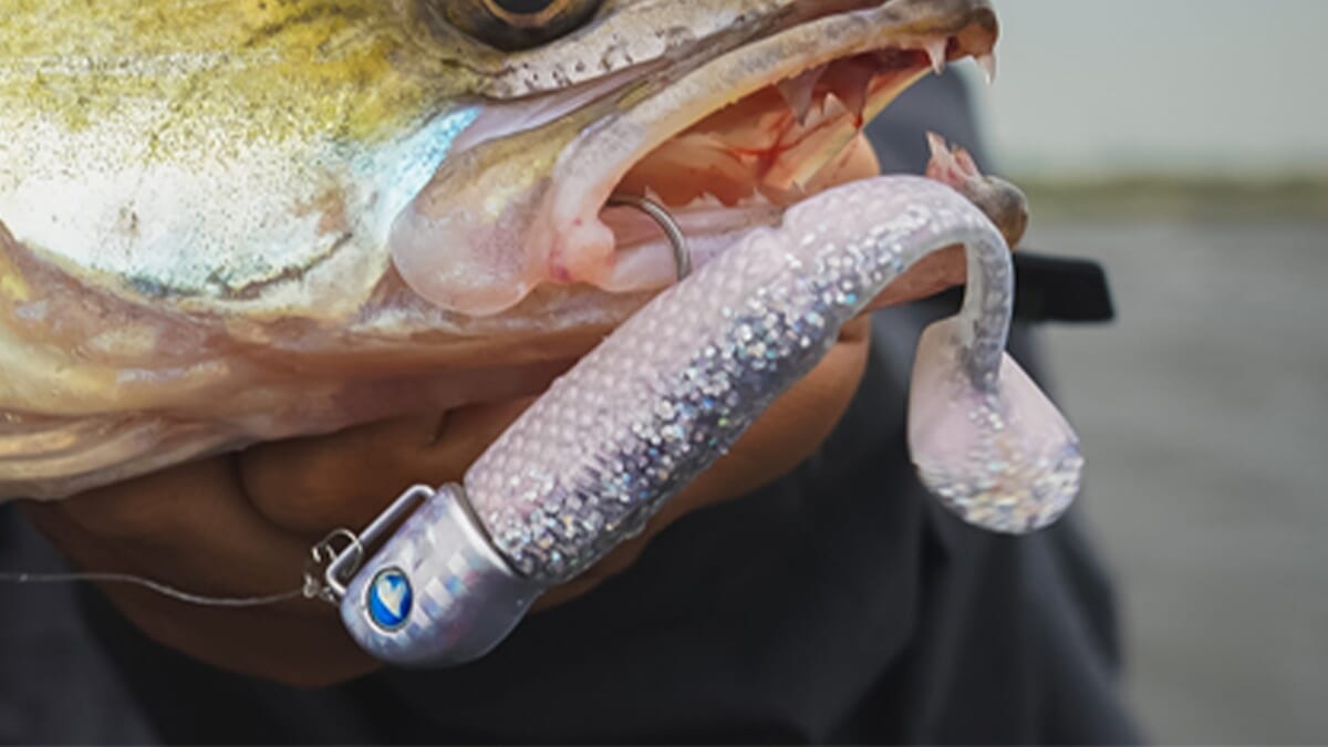 |「ニンニクマシマシ」ルアーがにんにく臭い!? 大人気メーカーから登場する斬新ワーム。