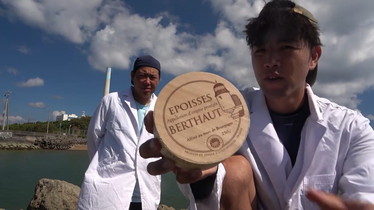 |「臭すぎる…」「悶絶級だわ」“世界一臭いチーズ”で釣りをした結果。気になる魚の反応が…。「これは最強のエサかもしれない」