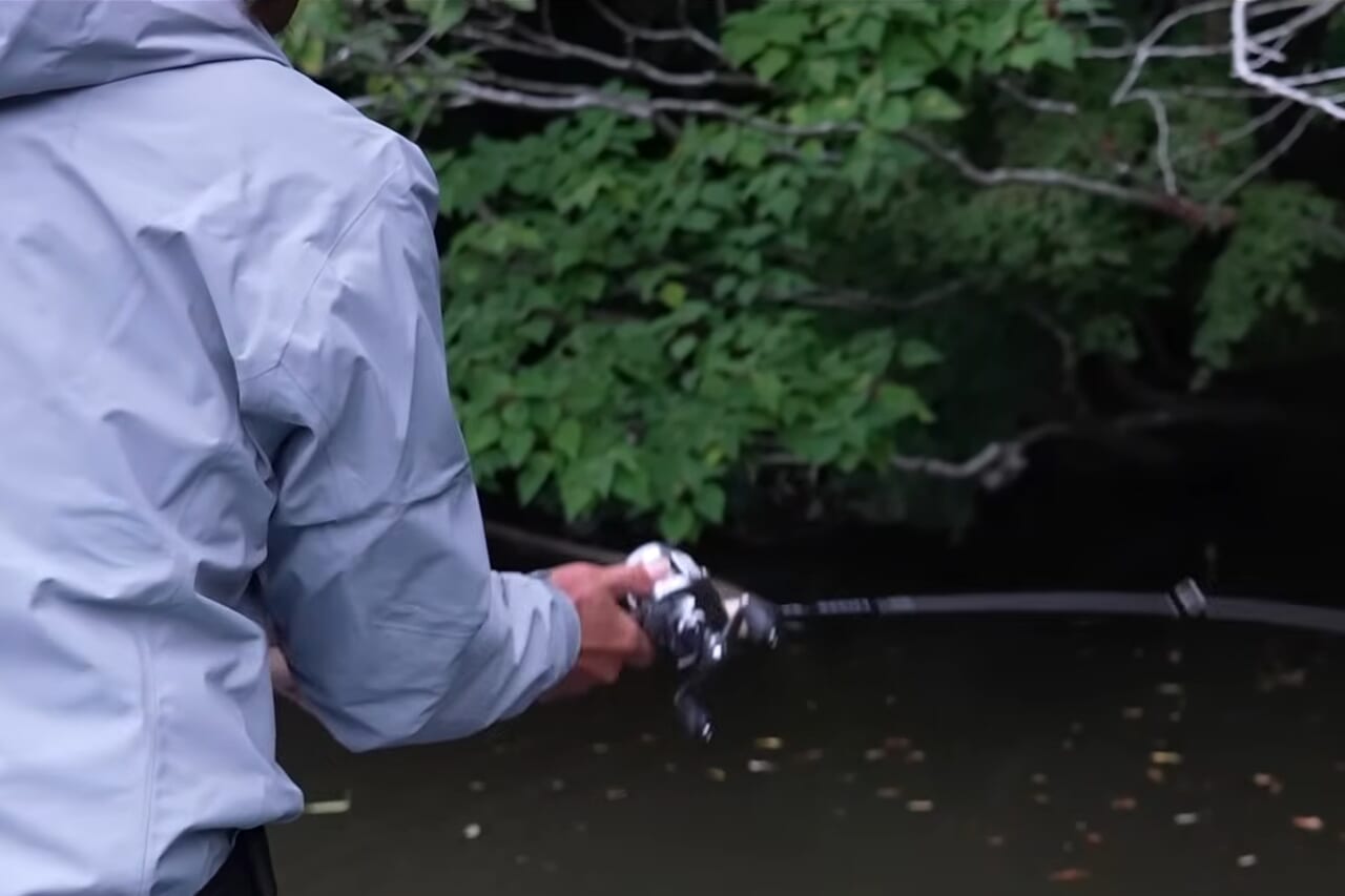 |シマノから“コンクエスト史上最高”の「オールラウンダー」が登場。最新スプールとDCブレーキシステムにより、場所を選ばず性能を発揮するリールに。