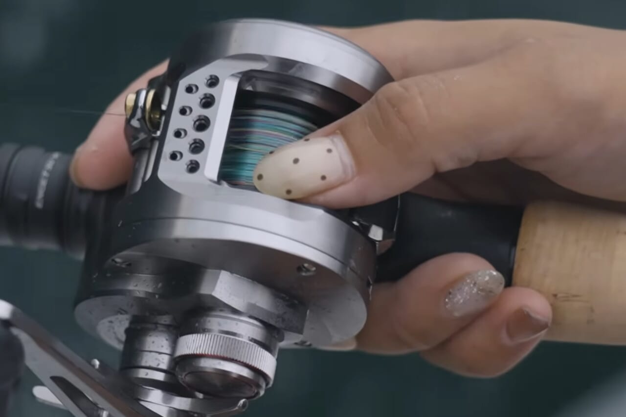 ｜シマノから「PE専用」「軽量小径スプール」の『オシアコンクエスト』が登場。着底感度を追求したフィネスゲームの真打に。