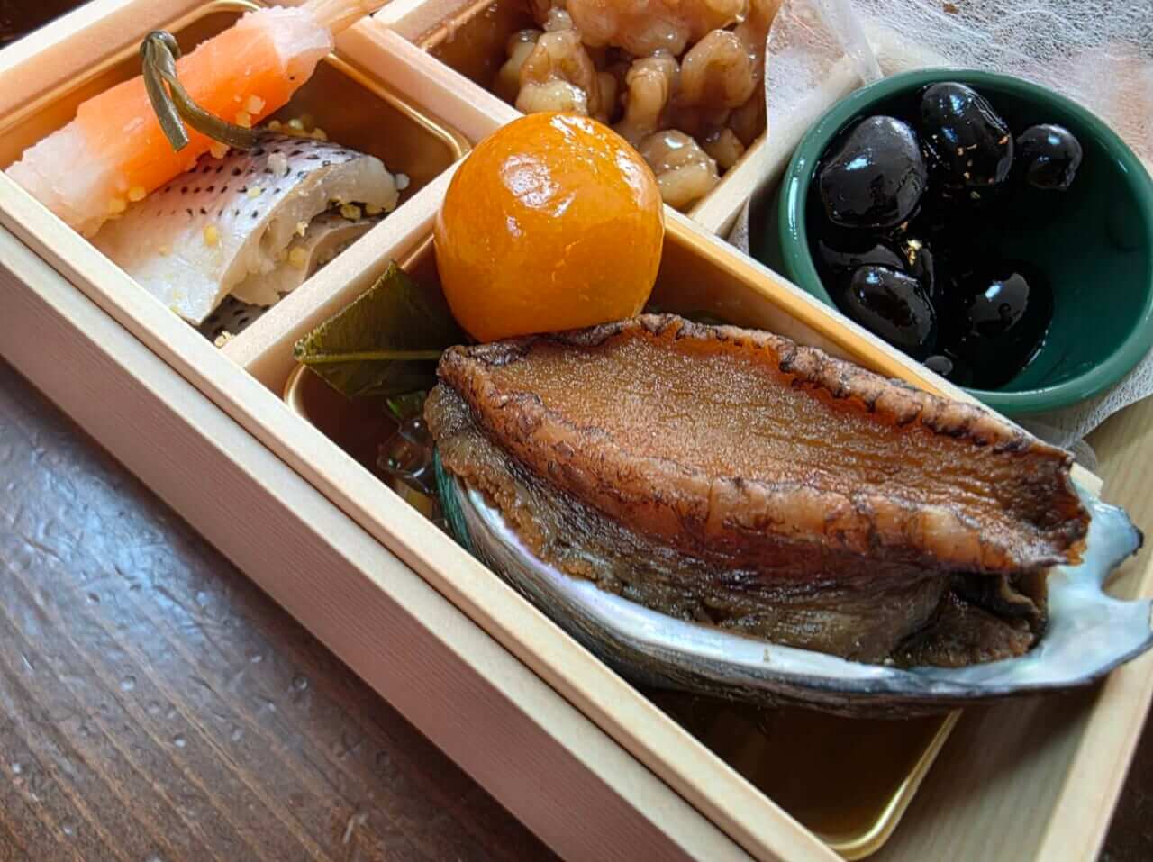 ｜【違法にはならない？】アワビだと思って食べたら別の貝だった⁉「おせち料理」で出会った衝撃体験