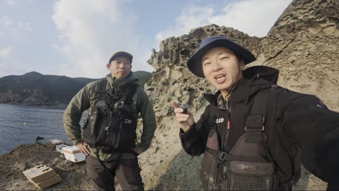 ｜「キタッ！」すべての“大物”が釣れる「神の岩」でユーチューバーが釣りキャンプ。『30万回』再生された磯釣り動画がスゴイ。「最高でした」