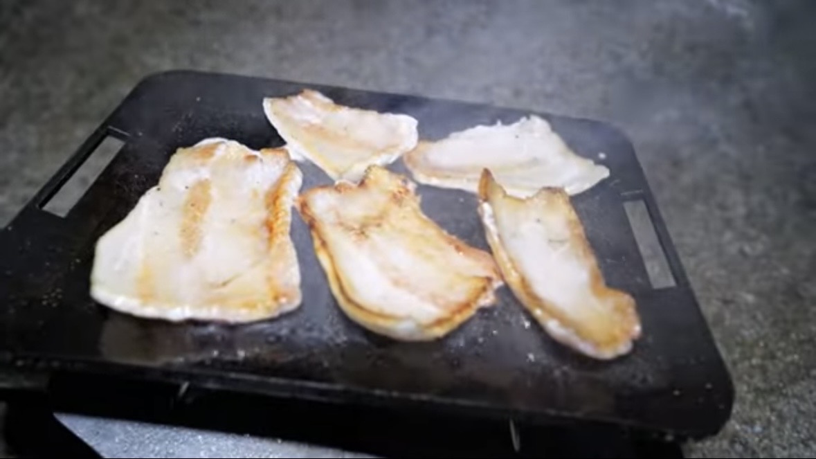 ｜「キタッ！」すべての“大物”が釣れる「神の岩」でユーチューバーが釣りキャンプ。『30万回』再生された磯釣り動画がスゴイ。「最高でした」