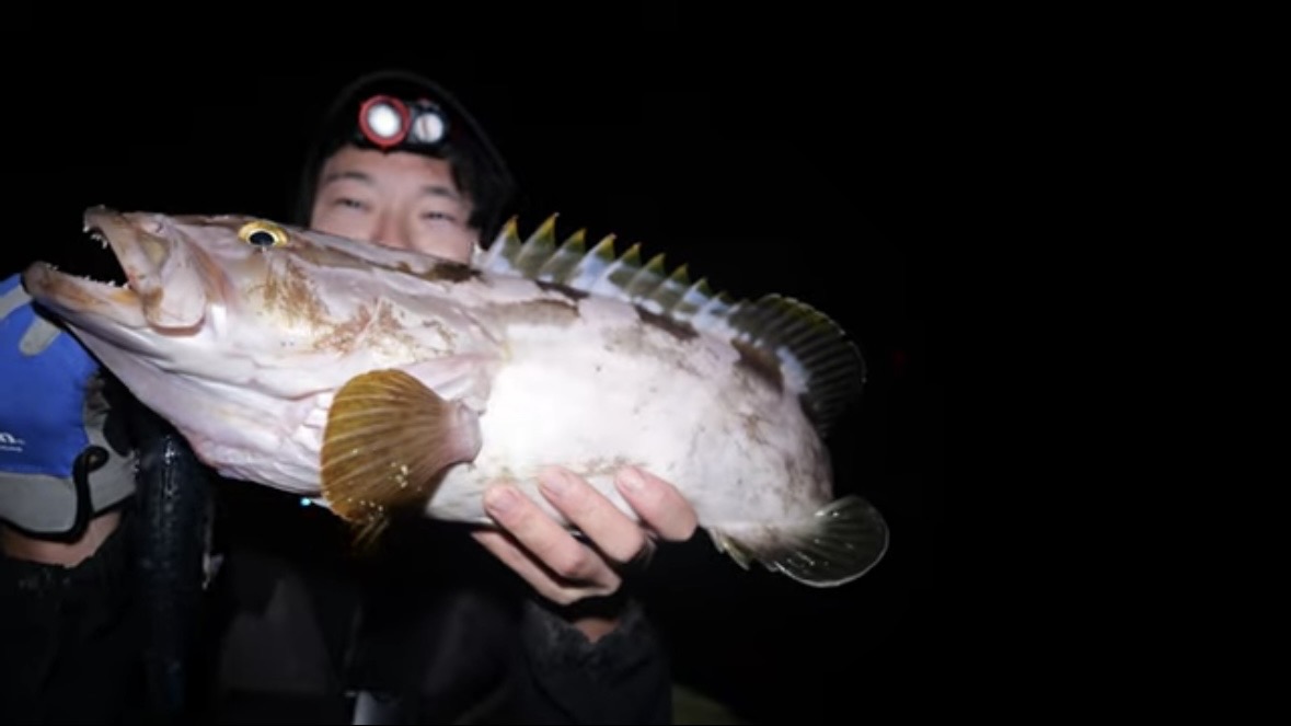 ｜「キタッ！」すべての“大物”が釣れる「神の岩」でユーチューバーが釣りキャンプ。『30万回』再生された磯釣り動画がスゴイ。「最高でした」