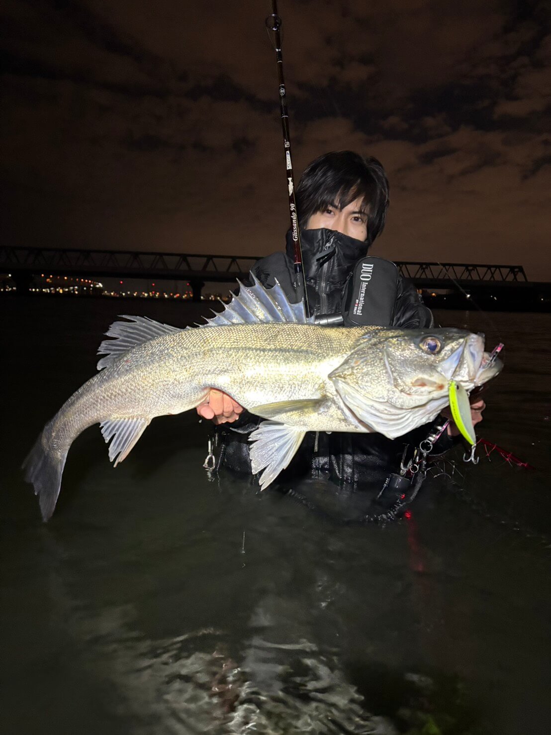 ｜2026年、“日本最速”の『ランカーシーバス』降臨!? 冬の大型狙いはこのタイミング。釣れたルアーも教えちゃいます。