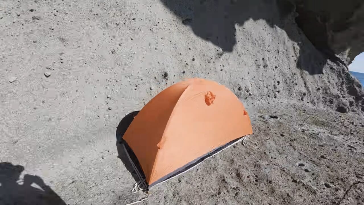 ｜「キタッ！」すべての“大物”が釣れる「神の岩」でユーチューバーが釣りキャンプ。『30万回』再生された磯釣り動画がスゴイ。「最高でした」