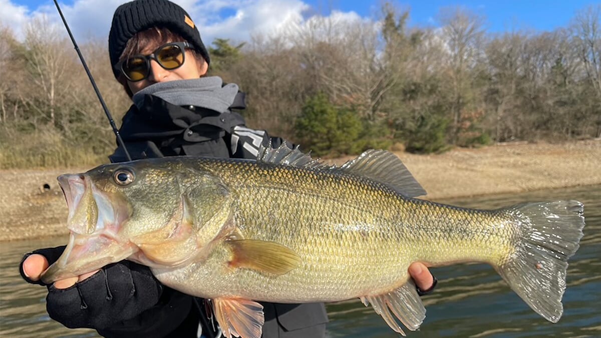 ｜「冬でも水中はボイルしまくり！」冬バスが動かないは大間違い。固定概念を捨てればもっと魚は釣れる！