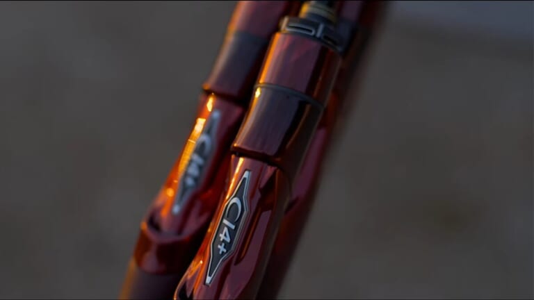 シマノから発売される究極のフラッグシップロッド。東レのM46Xを採用したブランクスが感度と操作性を極める。エキスパートにこそ使ってほしい1本に。