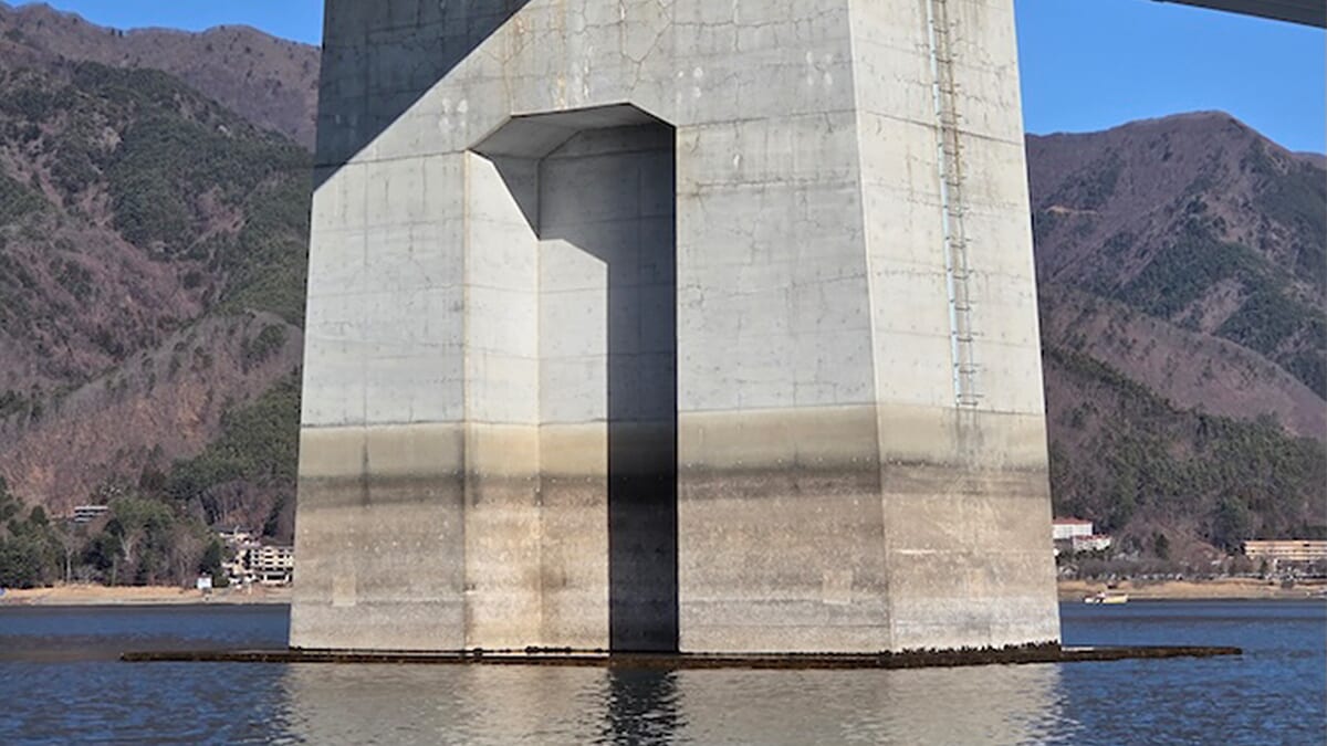 ｜減水3.8メートル「初めて橋脚の基礎を見た…」冬は溶岩エリアも凍るので釣りをする際はご注意を！