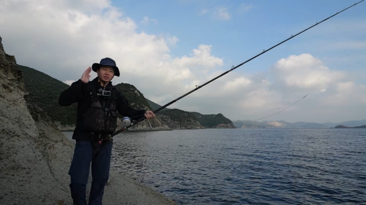 ｜「キタッ！」すべての“大物”が釣れる「神の岩」でユーチューバーが釣りキャンプ。『30万回』再生された磯釣り動画がスゴイ。「最高でした」
