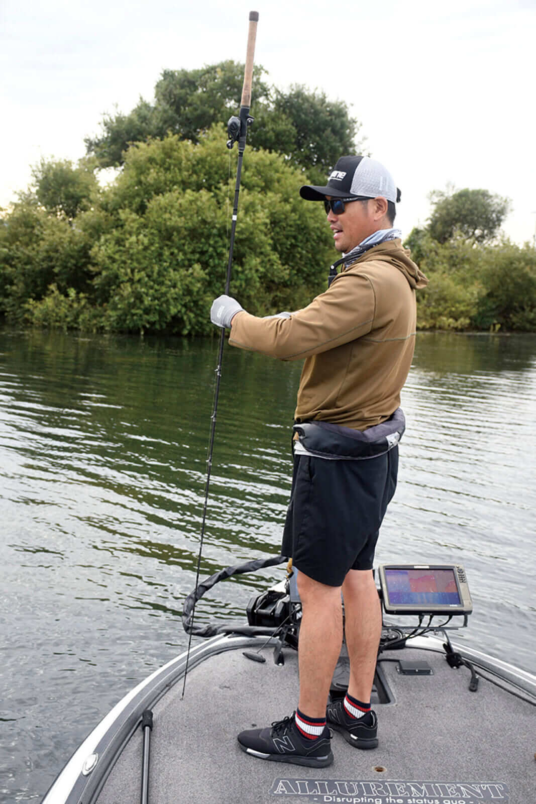 ｜ブレずに巻き続けるとロクマルが釣れる⁉体育会系巻き物アングラーのストロングスタイルとは