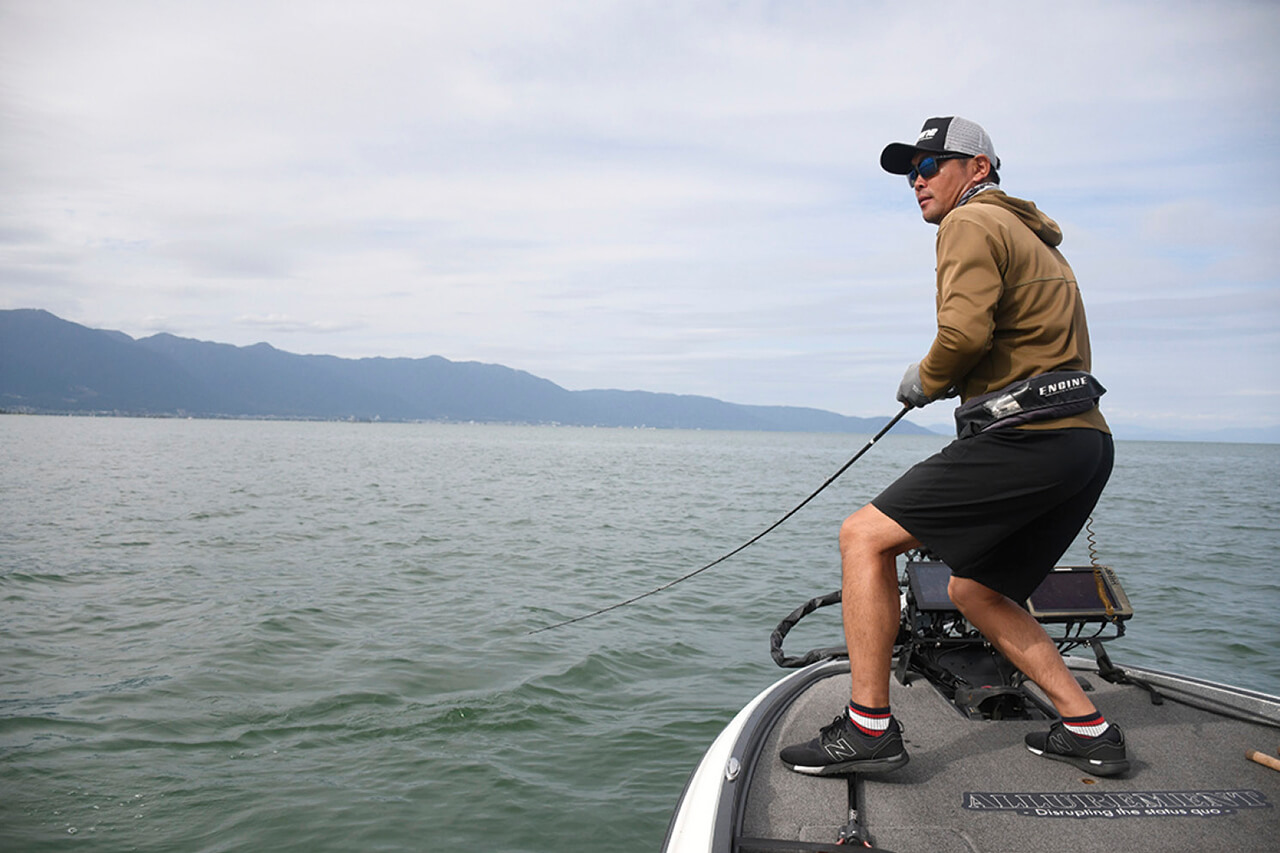 ｜ブレずに巻き続けるとロクマルが釣れる⁉体育会系巻き物アングラーのストロングスタイルとは