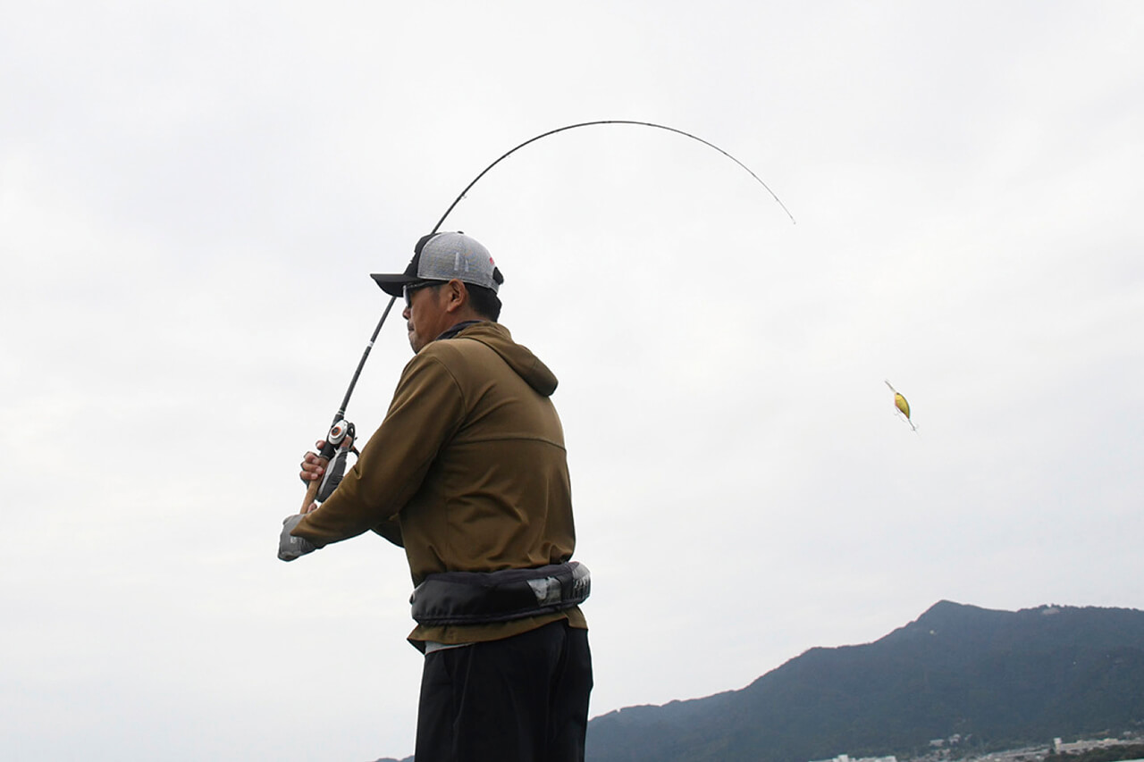 ｜ブレずに巻き続けるとロクマルが釣れる⁉体育会系巻き物アングラーのストロングスタイルとは