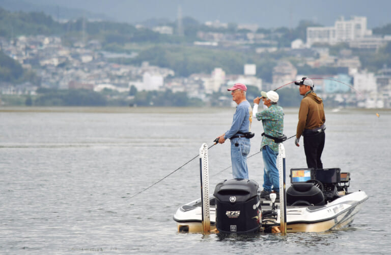 チャックヘドン、琵琶湖を釣る