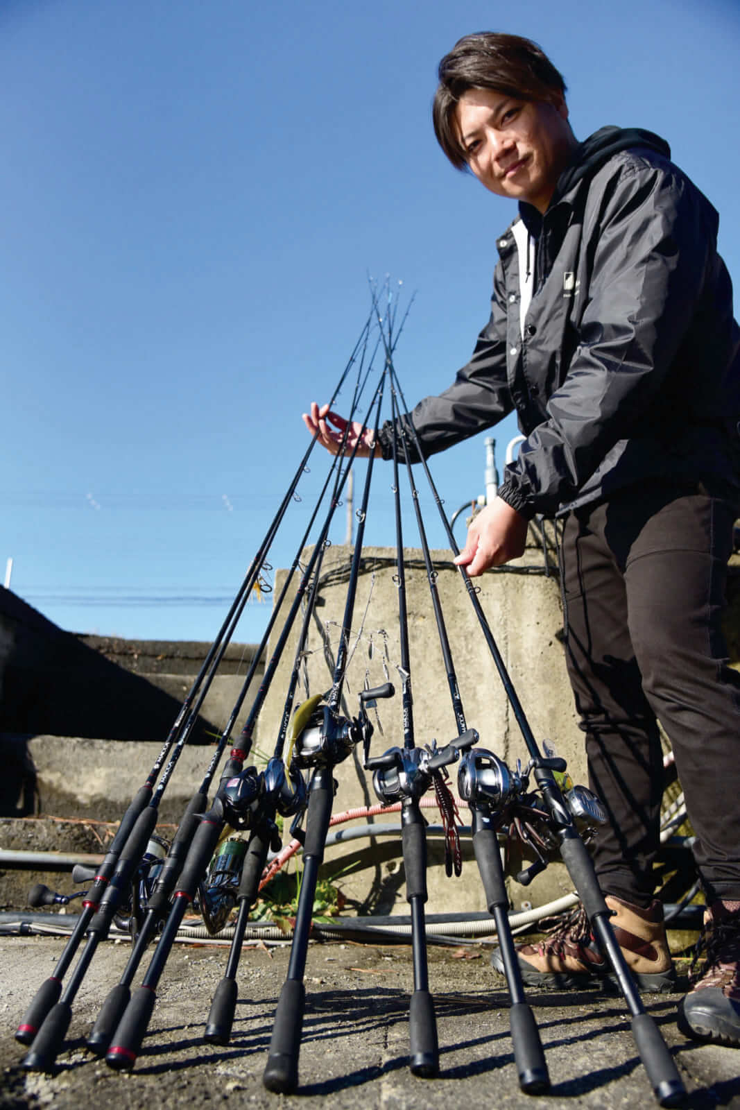 ｜【真っ赤なのに黒⁉】大人気ルアーメーカーのロッドに新展開！いつまでも使える高次元ハイスペックロッド誕生!!