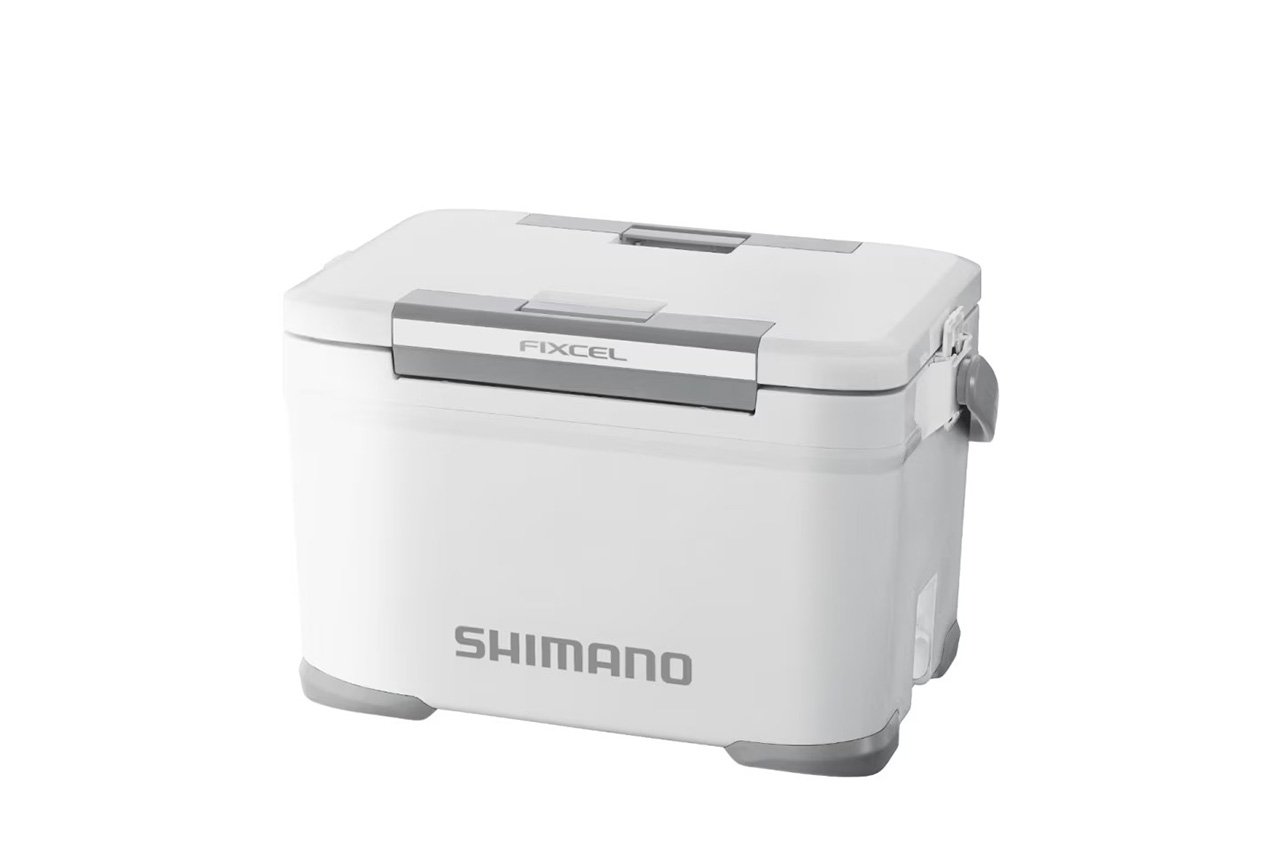|「100時間の保冷力」大人気のシマノのクーラーボックスに待望のサイズが登場。収納力、携帯性にも優れた1台。