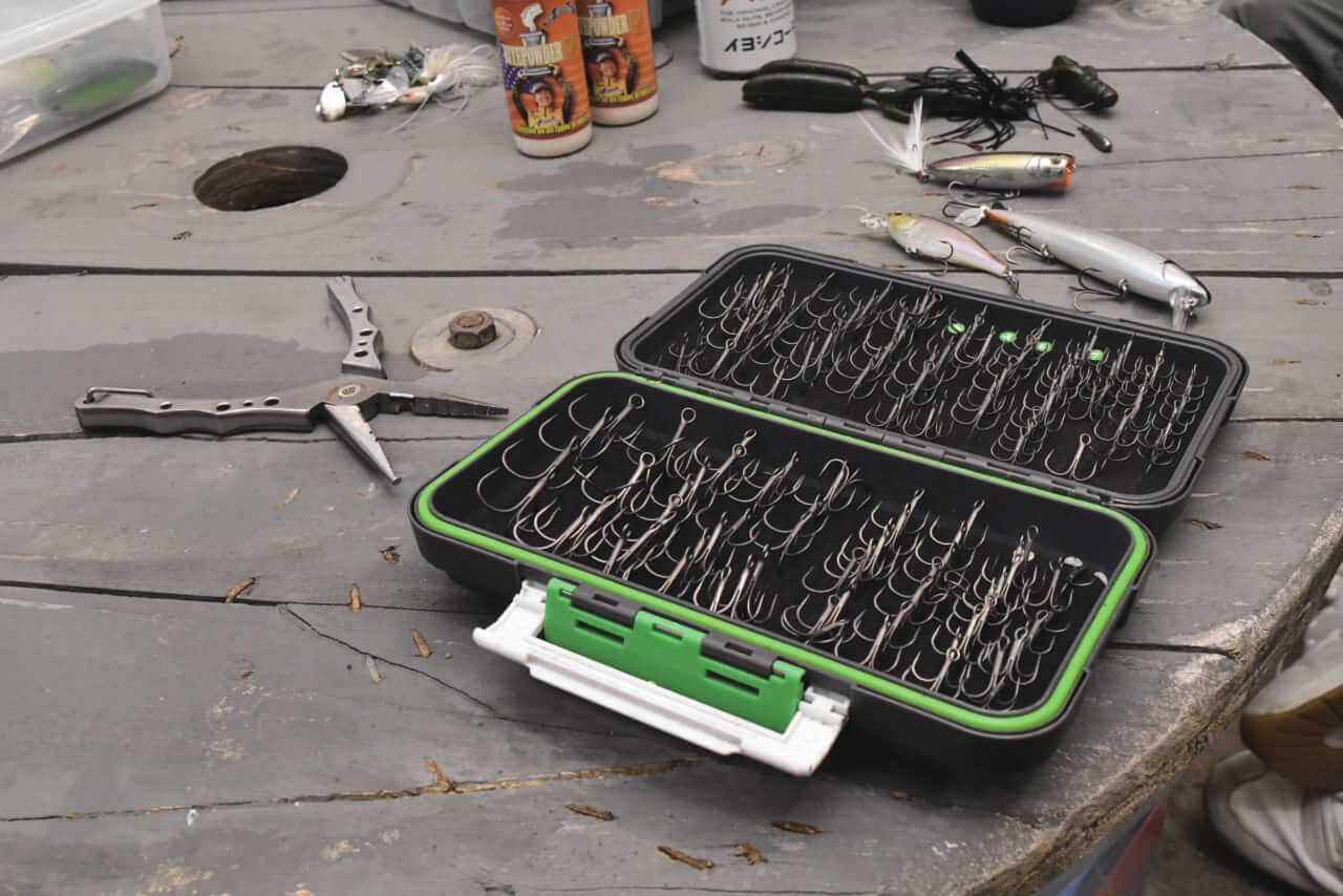 ｜「錆びたら即交換」「ワームフックよりバラしやすい」エリートプロが語る『トレブルフック』の話