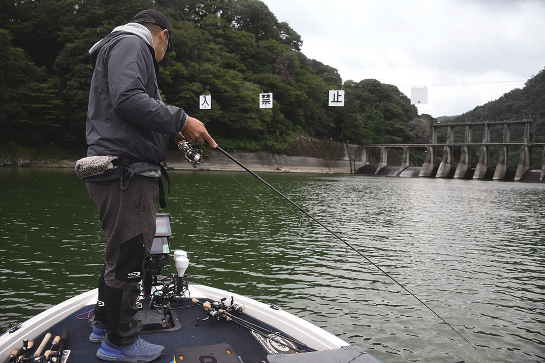 ｜オーバー10m!津久井湖のスーパーロコが明かすディープ攻略法と信頼のロッド