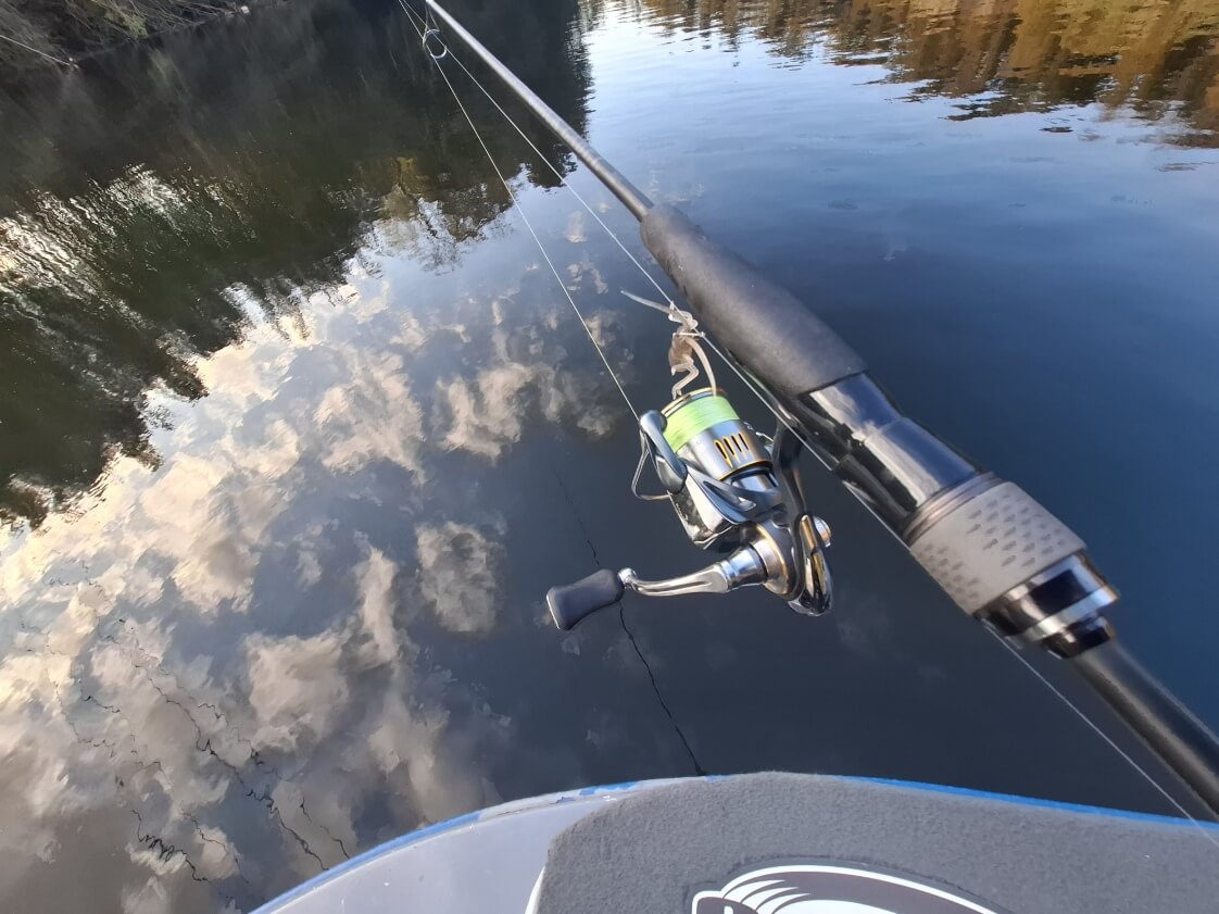 ｜三島湖の水温はどんどん低下中。それでもバスを釣り上げるルアーは？【オリキンもばいる】