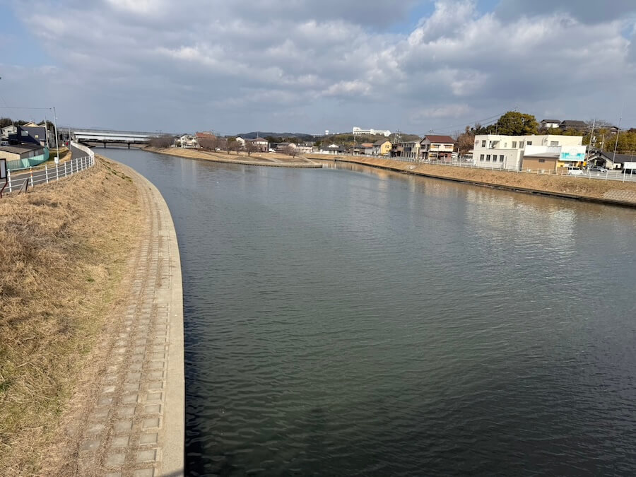 |「キモはデッド・デッド・フローティング」板オモリやフックなど、釣れるセッティングを紹介。護岸際の大興奮のジャーキングゲームを堪能あれ!