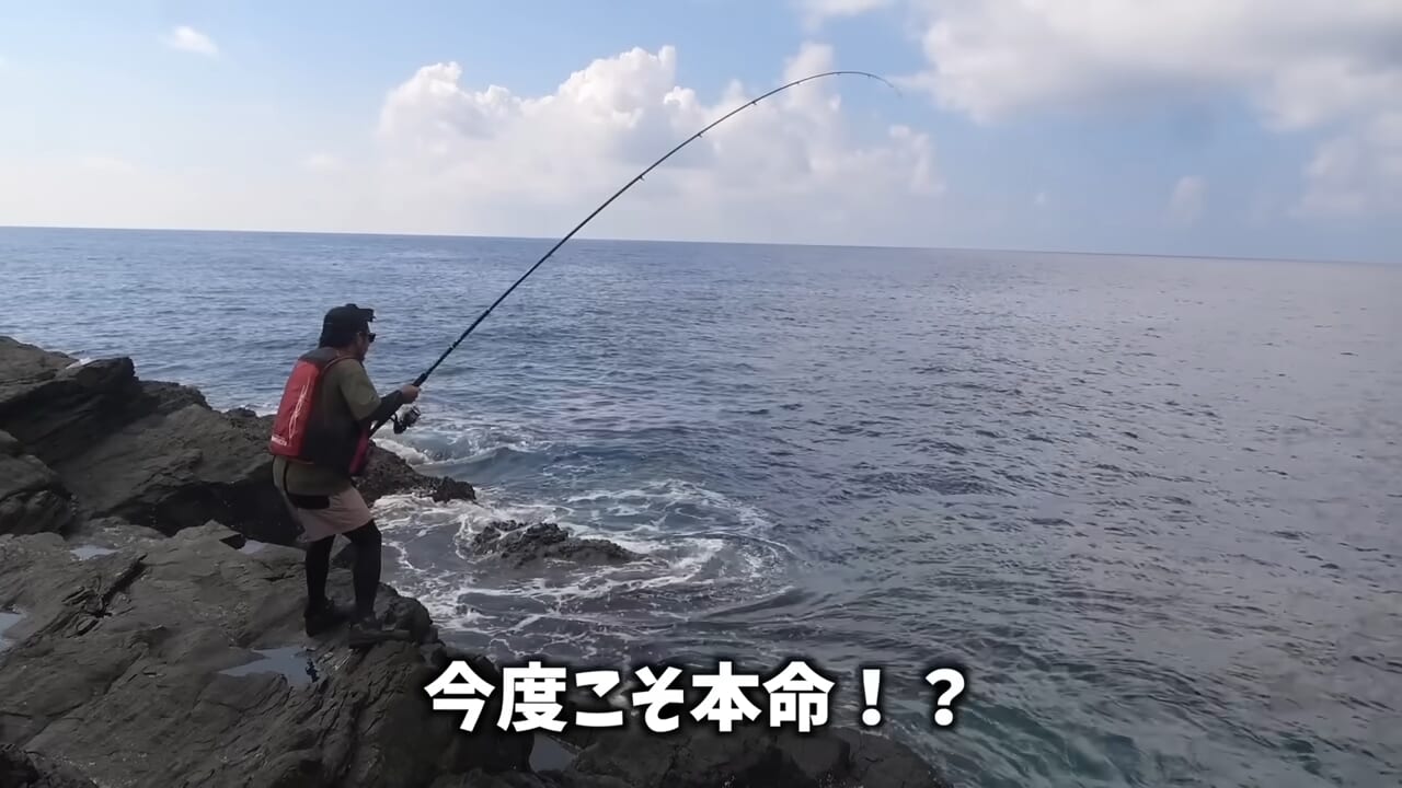 ｜「おいおい、マジかよ」「ワイヤーを切るモンスター」“緑色の謎の球体”を海に投入した結果が驚愕すぎた。