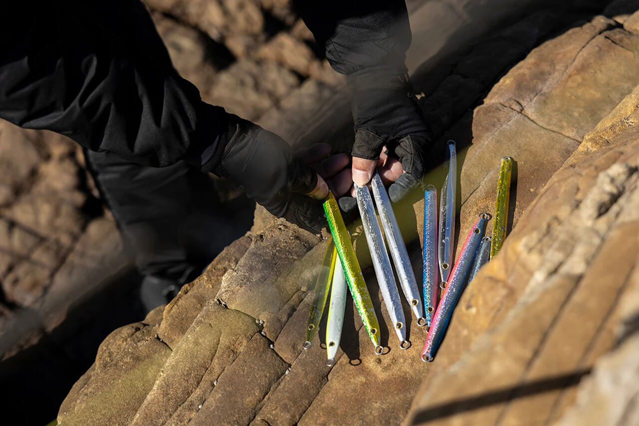 ｜シマノから登場する新型メタルジグ。”放物線アクション”でターゲットの捕食本能に訴えかける1本に。