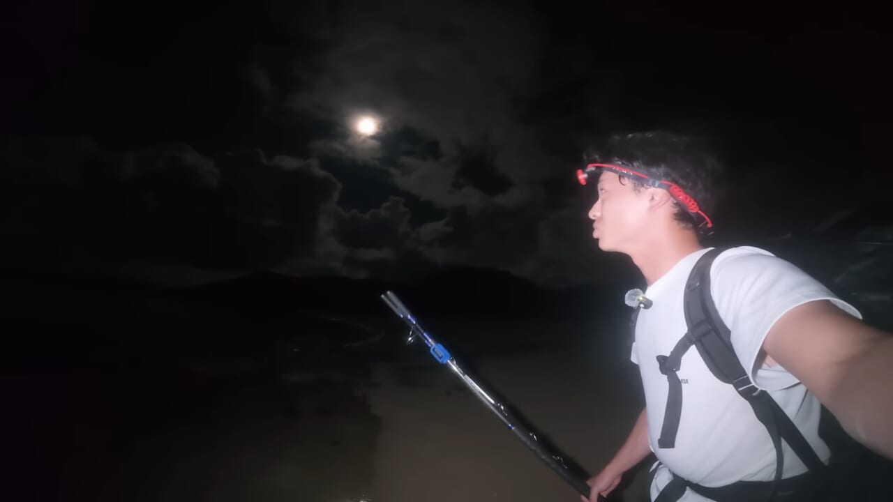 ｜「海に沈んだ遺跡」離島で見つけた“謎の構造物”。実際に乗って釣りをしてみたら、まさかの展開に。「マジか、この魚が…」