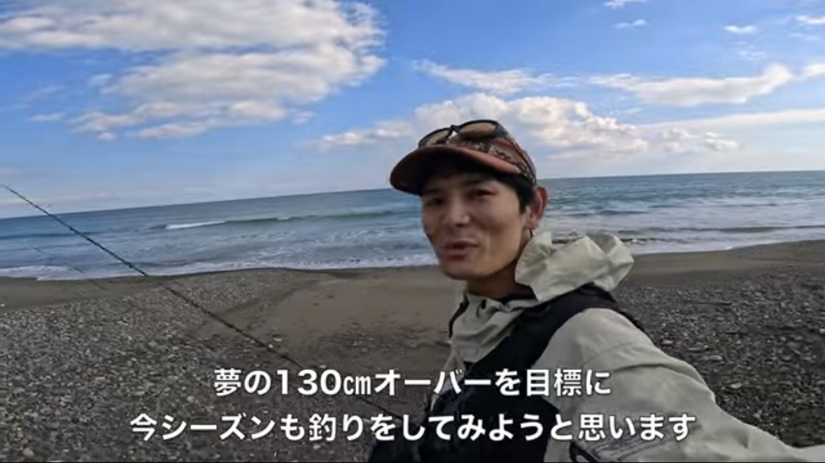 ｜「すぐそばに潜んでいました」砂浜の巨大魚が目の前で…。釣り上げた魚のサイズに「驚愕」。