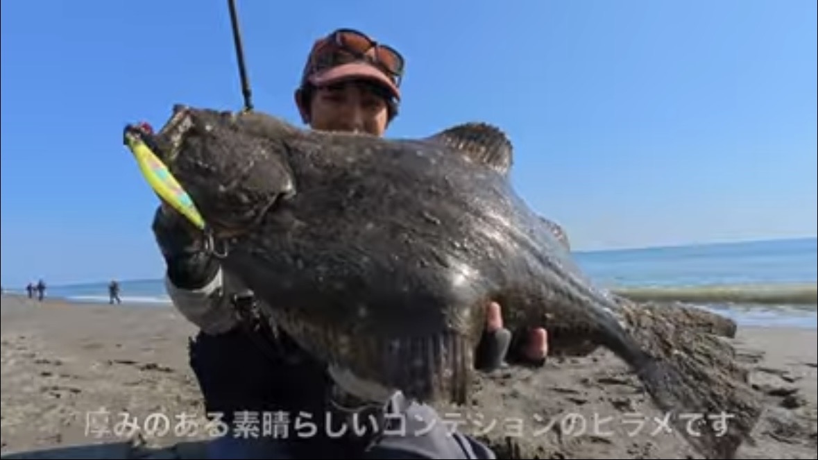 ｜「すぐそばに潜んでいました」砂浜の巨大魚が目の前で…。釣り上げた魚のサイズに「驚愕」。