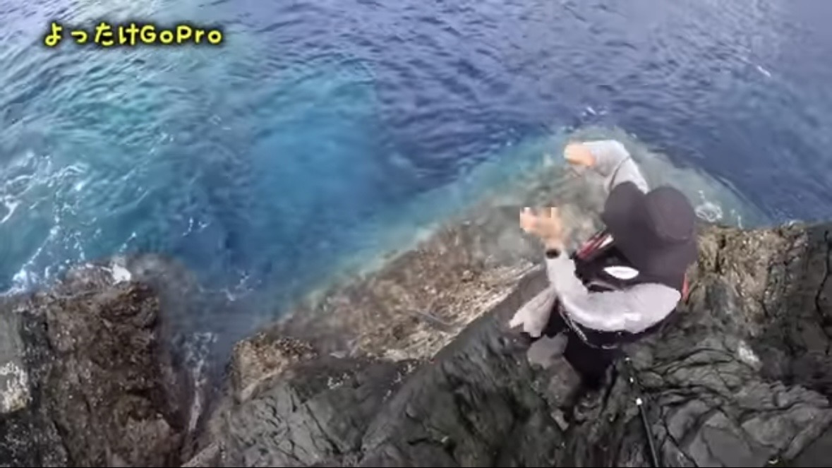 ｜「おいおい、マジかよ」「ワイヤーを切るモンスター」“緑色の謎の球体”を海に投入した結果が驚愕すぎた。