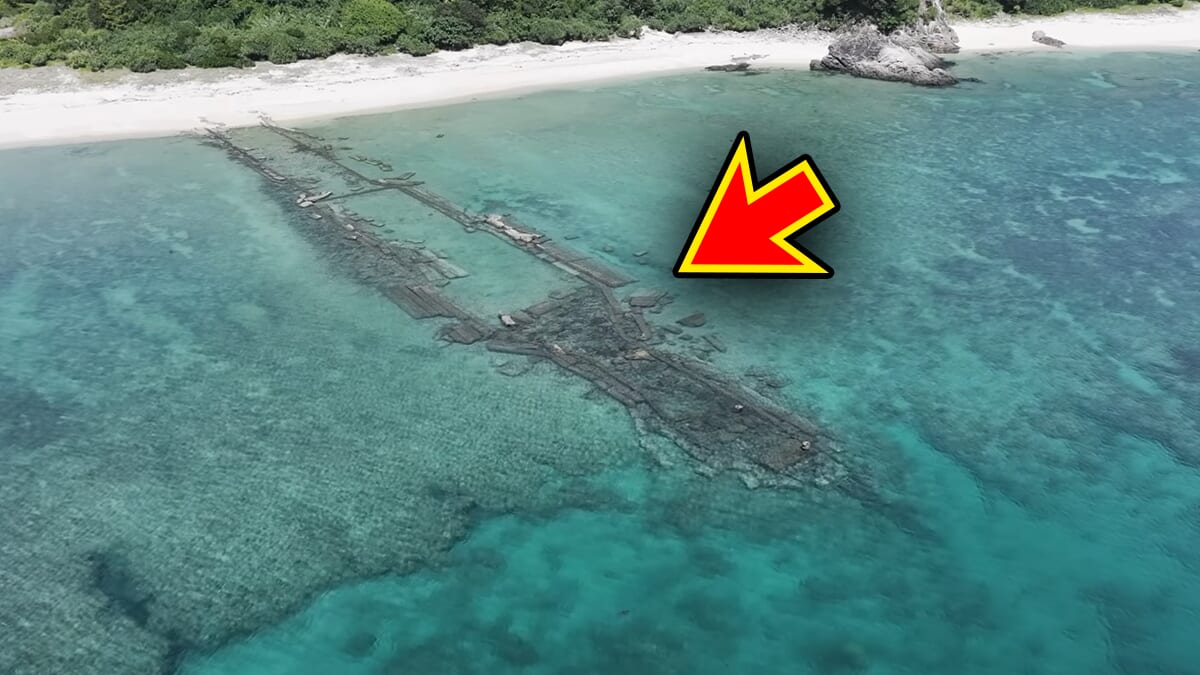 ｜「海に沈んだ遺跡」離島で見つけた“謎の構造物”。実際に乗って釣りをしてみたら、まさかの展開に。「マジか、この魚が…」