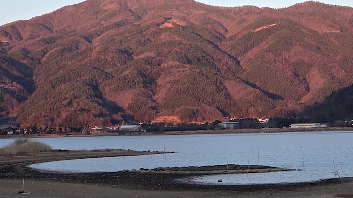 ｜「こんな光景初めて…」減水の止まらない山上湖、心配になってしまう。春の一級エリア、この先どうなるのか。