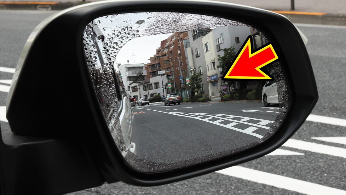 ｜「これは画期的だわ」「仕組みに納得」雨と雪で見えなくなるサイドミラー対策に。貼るだけで視界が確保できるアイテムの仕組みとは…。