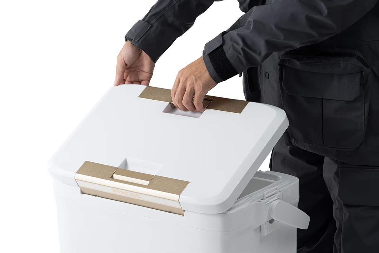 |「100時間の保冷力」大人気のシマノのクーラーボックスに待望のサイズが登場。収納力、携帯性にも優れた1台。