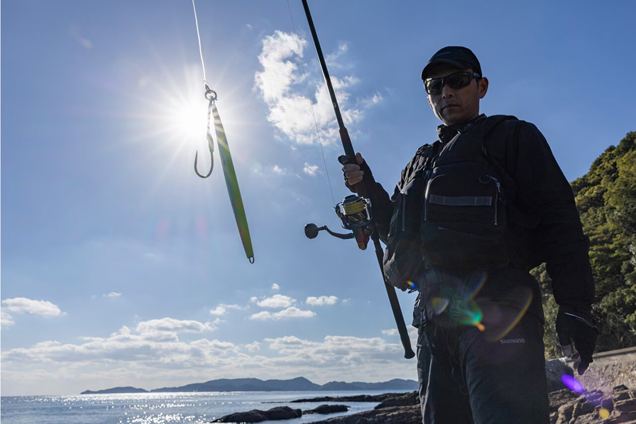 ｜シマノから登場する新型メタルジグ。”放物線アクション”でターゲットの捕食本能に訴えかける1本に。
