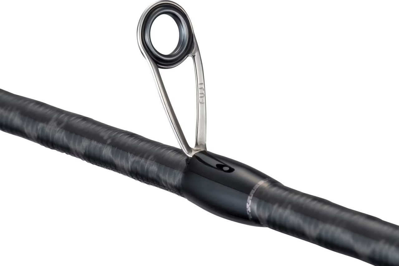 ｜シマノから登場する“フィネスモデル”。東レのナノアロイを採用した「スパイラルXコア」のブランクスに「タフテック」を搭載。繊細さとパワーを両立した1本に。